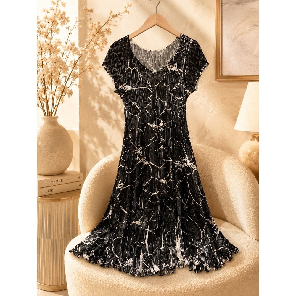 Komarov Floral Crinkle Midi Dress Black White V Neck Short Sleeve S/M Resort